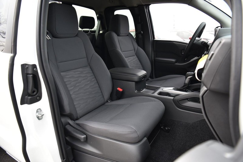 Nissan Frontier Vehicle Image 23