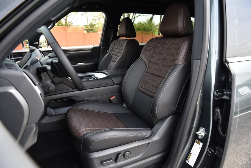 Nissan Armada Vehicle Image 26