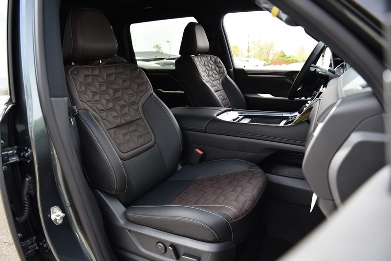 Nissan Armada Vehicle Image 27