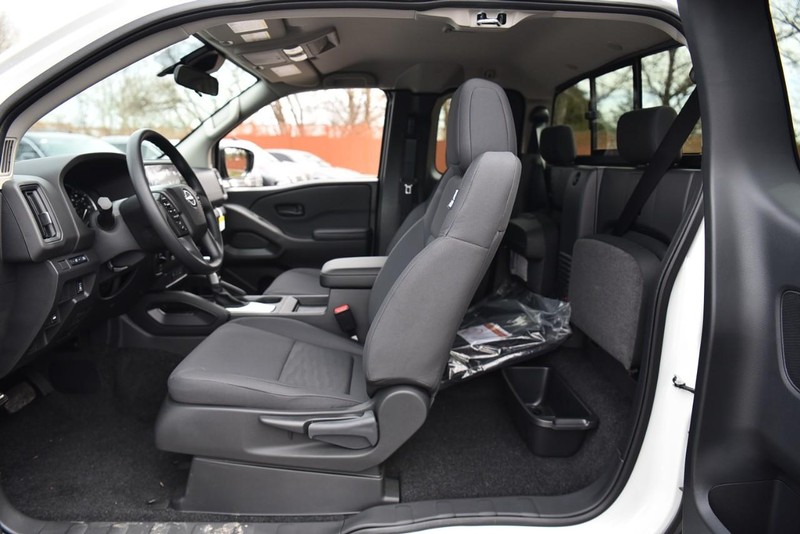 Nissan Frontier Vehicle Image 10