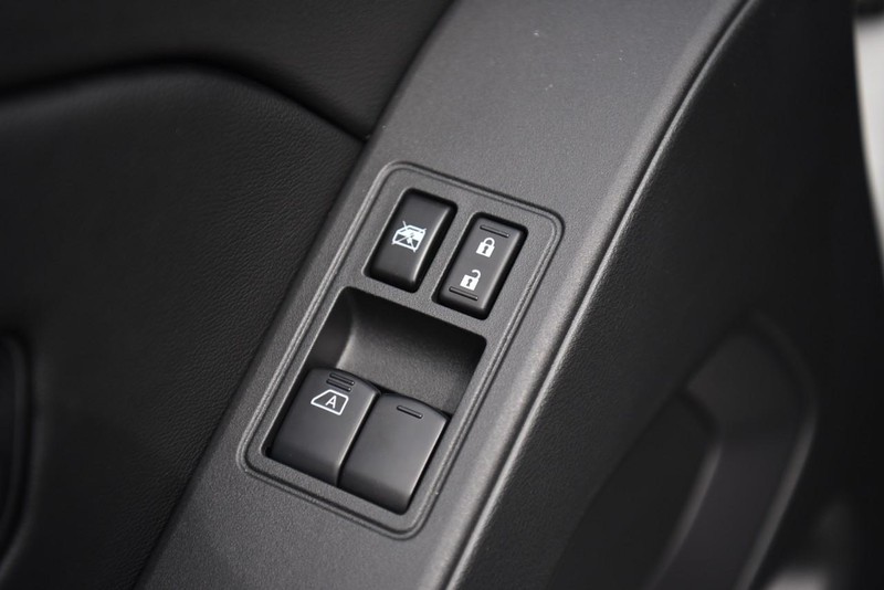 Nissan Frontier Vehicle Image 11
