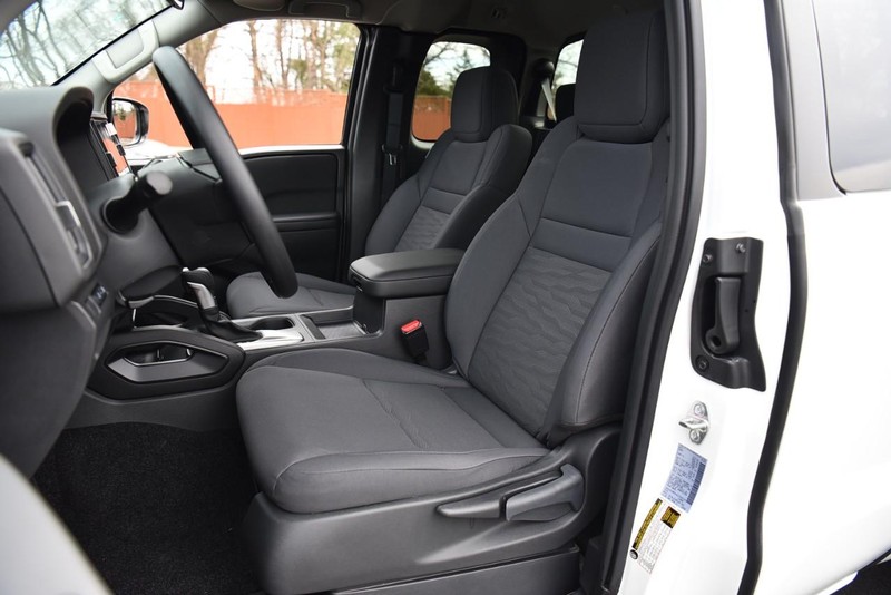 Nissan Frontier Vehicle Image 22