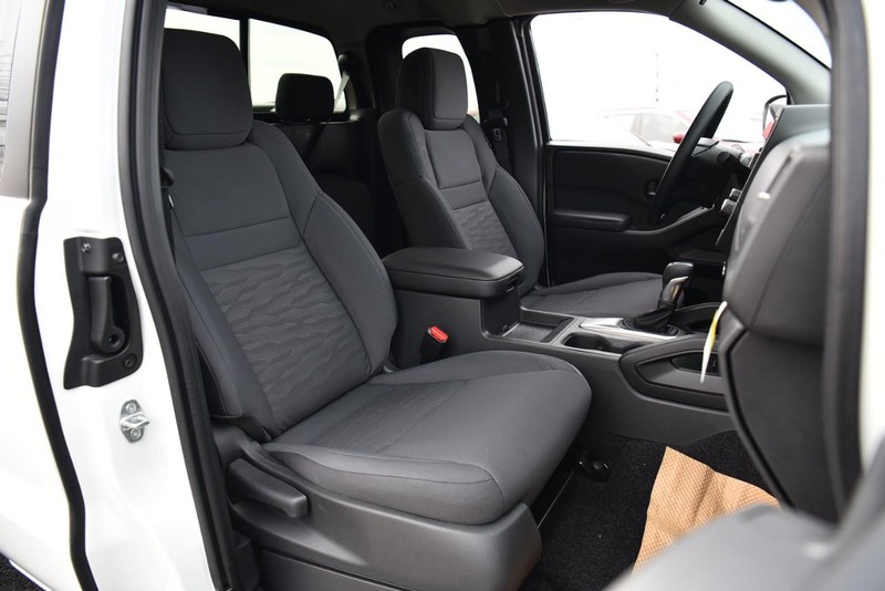 Nissan Frontier Vehicle Image 23