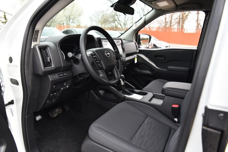 Nissan Frontier Vehicle Image 08