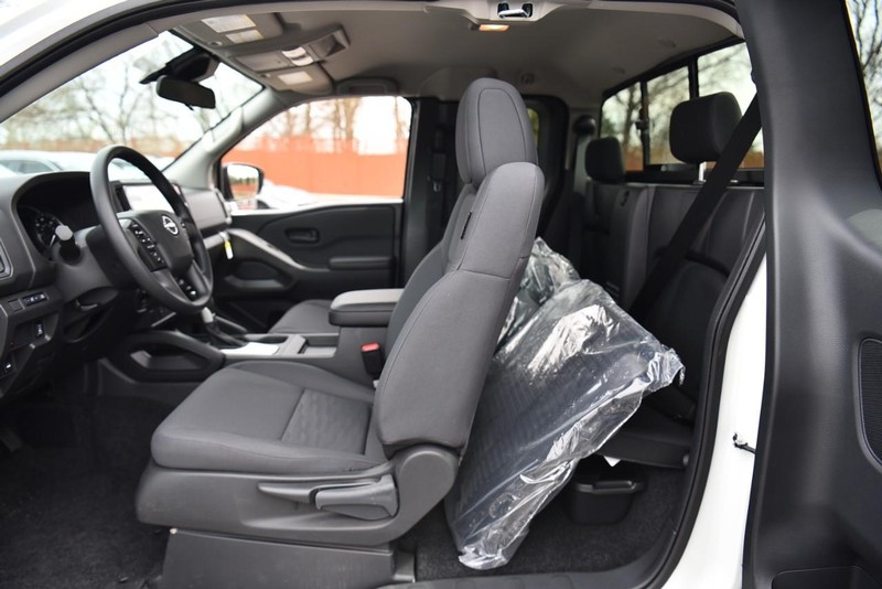 Nissan Frontier Vehicle Image 10