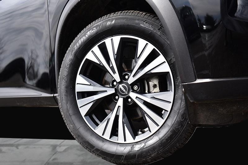Nissan Rogue Vehicle Image 03