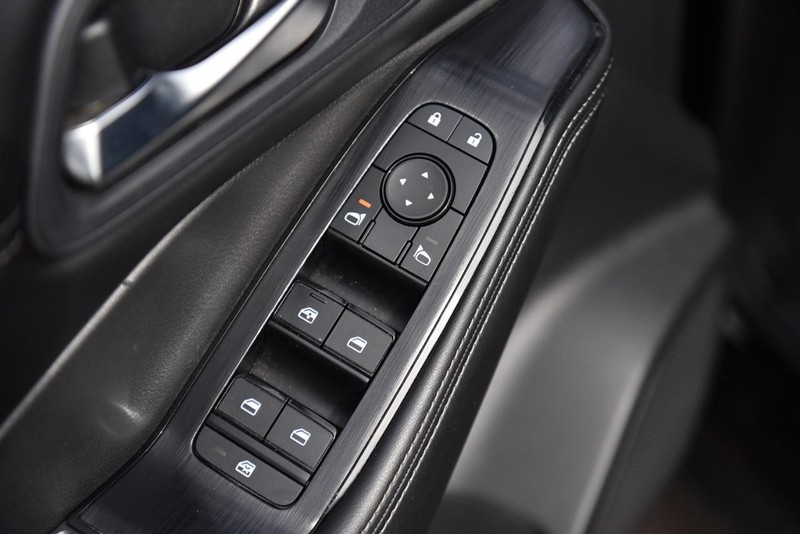 Nissan Rogue Vehicle Image 08