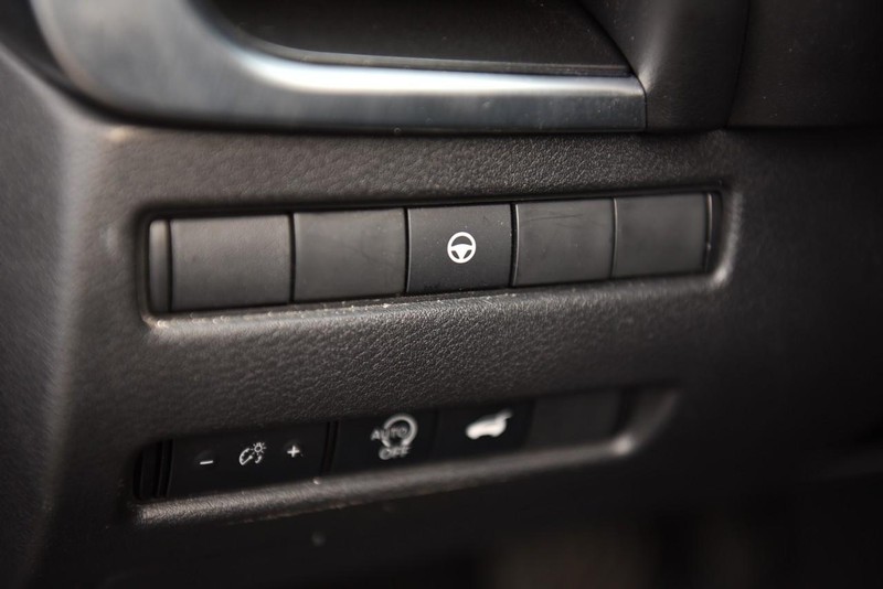 Nissan Rogue Vehicle Image 10