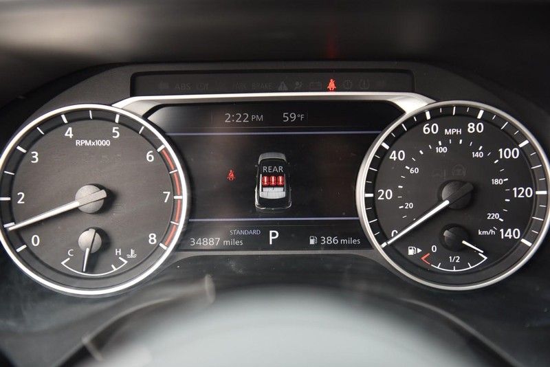 Nissan Rogue Vehicle Image 11