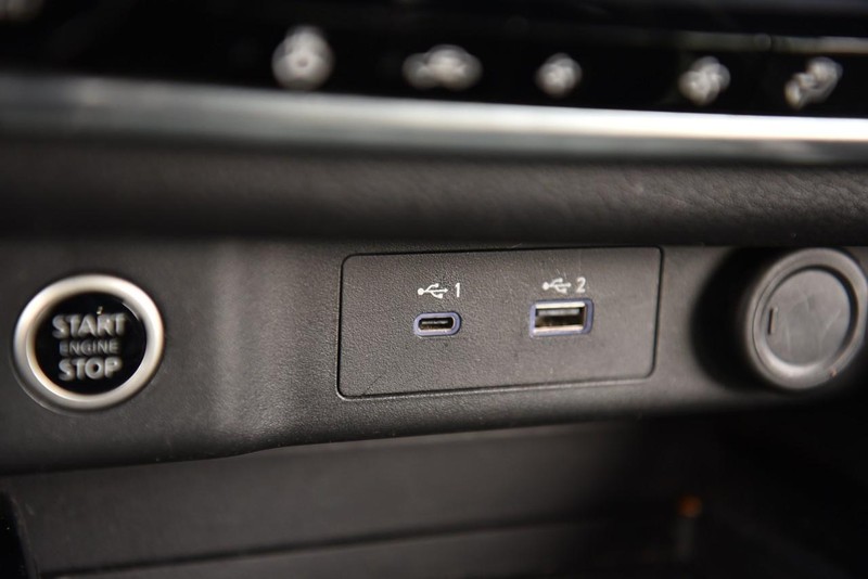 Nissan Rogue Vehicle Image 14
