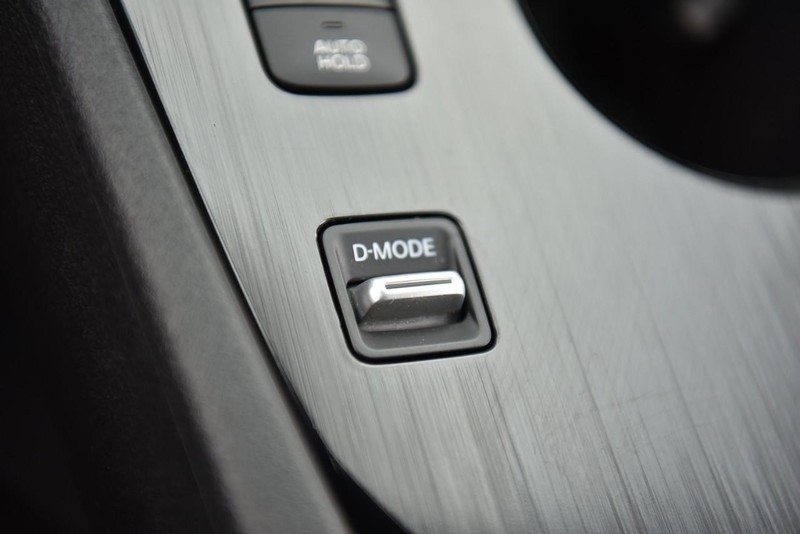 Nissan Rogue Vehicle Image 15