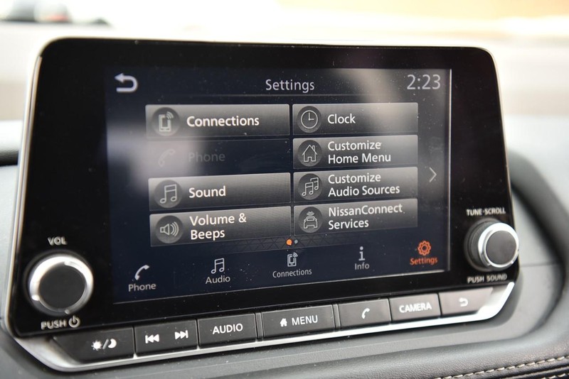 Nissan Rogue Vehicle Image 16