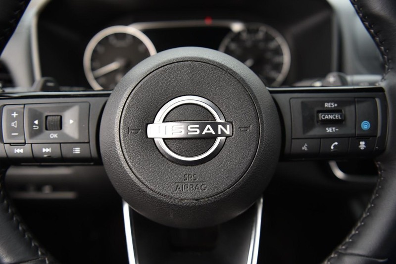 Nissan Rogue Vehicle Image 17