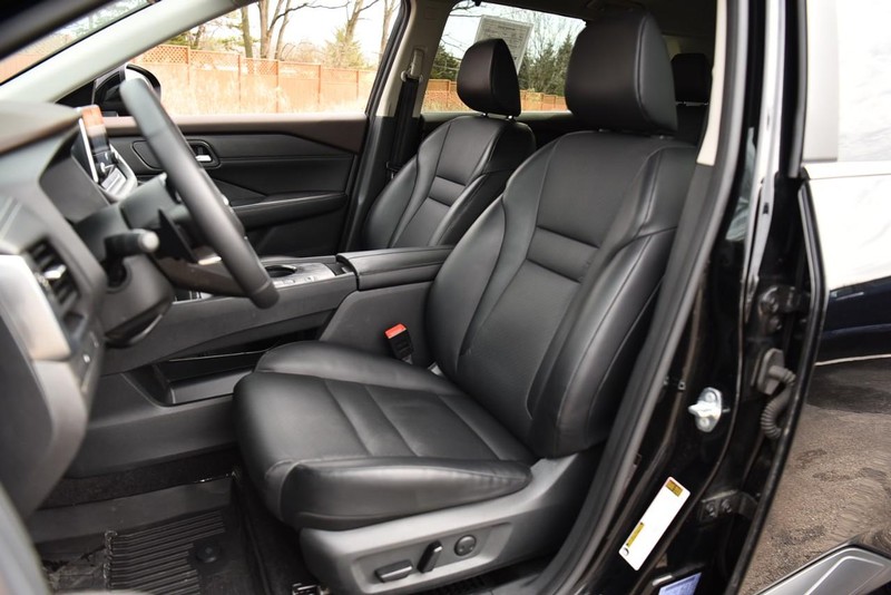 Nissan Rogue Vehicle Image 18