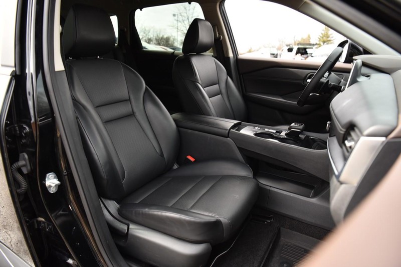 Nissan Rogue Vehicle Image 19