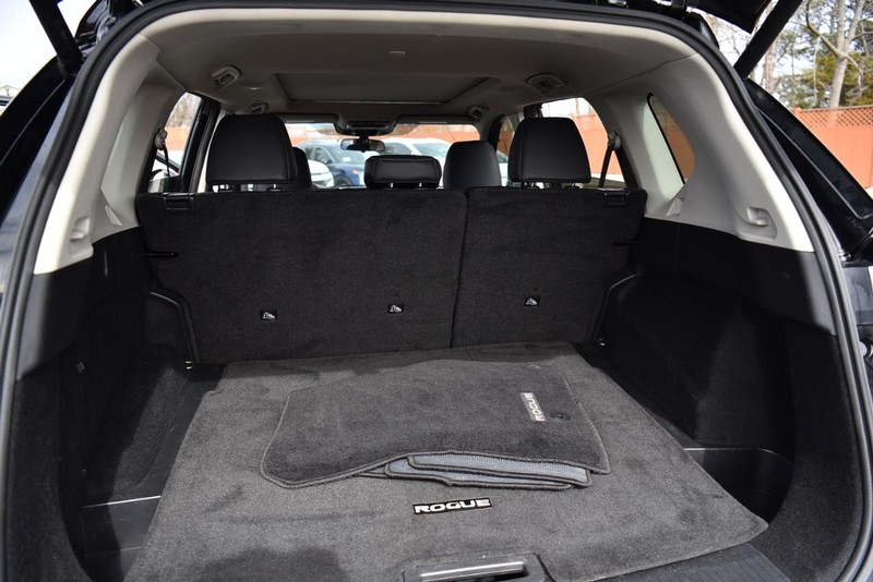 Nissan Rogue Vehicle Image 24
