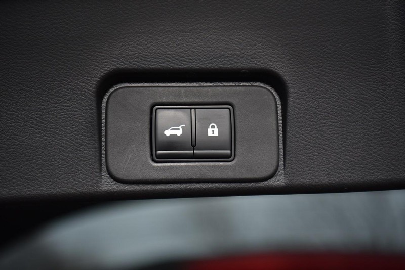 Nissan Rogue Vehicle Image 25