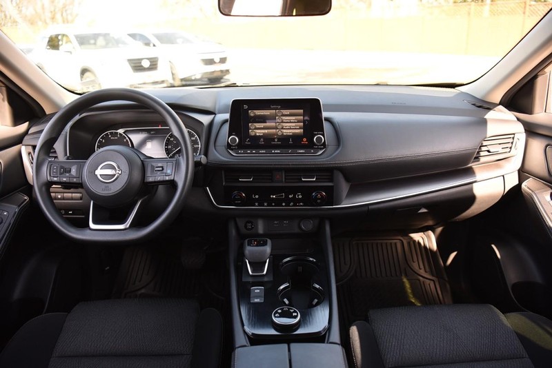 Nissan Rogue Vehicle Image 07