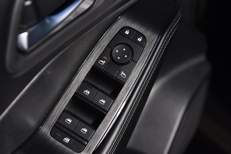 Nissan Rogue Vehicle Image 08