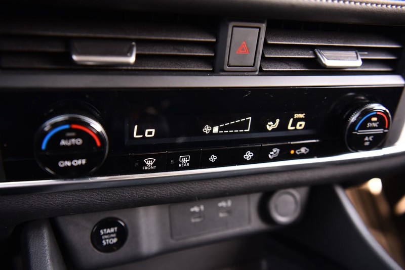 Nissan Rogue Vehicle Image 13
