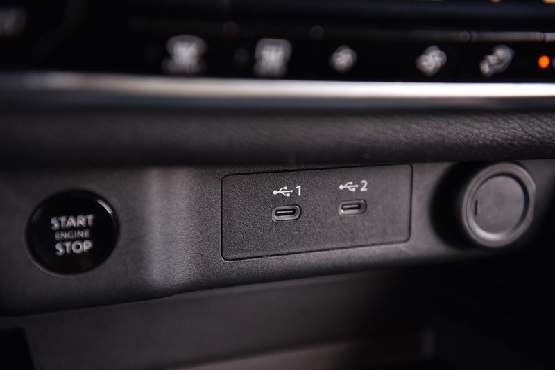 Nissan Rogue Vehicle Image 14