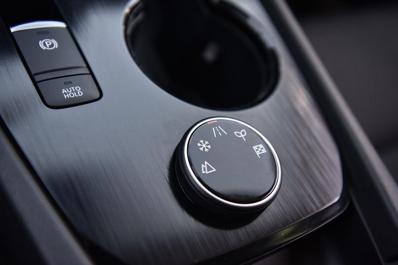 Nissan Rogue Vehicle Image 15