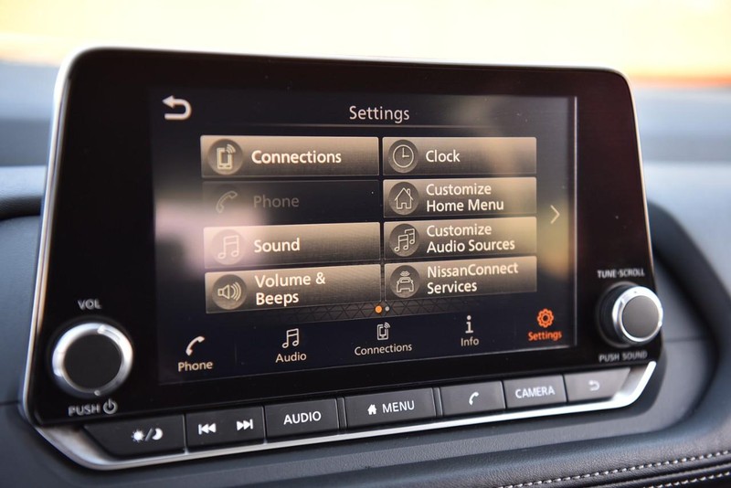 Nissan Rogue Vehicle Image 16