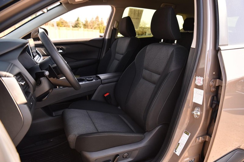 Nissan Rogue Vehicle Image 18