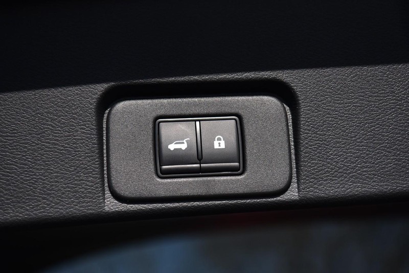 Nissan Rogue Vehicle Image 24