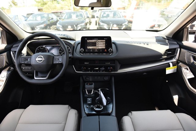 Nissan Rogue Vehicle Image 08