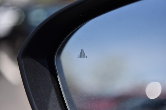 Nissan Rogue Vehicle Image 10