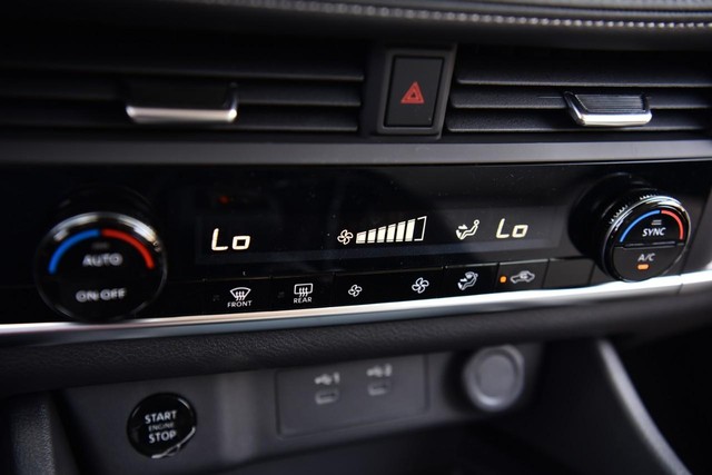 Nissan Rogue Vehicle Image 15