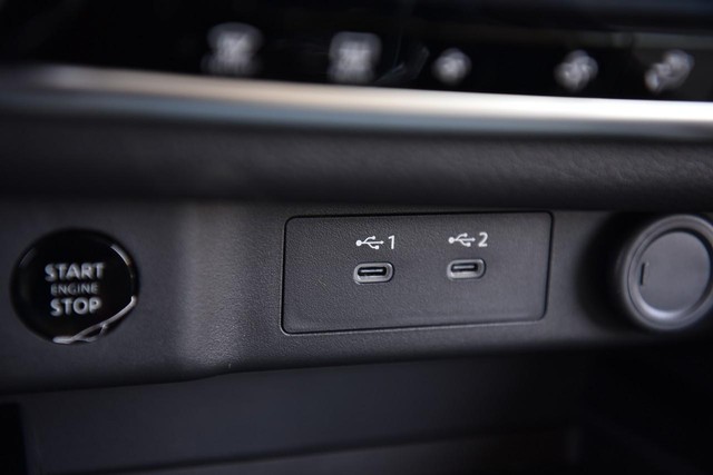 Nissan Rogue Vehicle Image 16