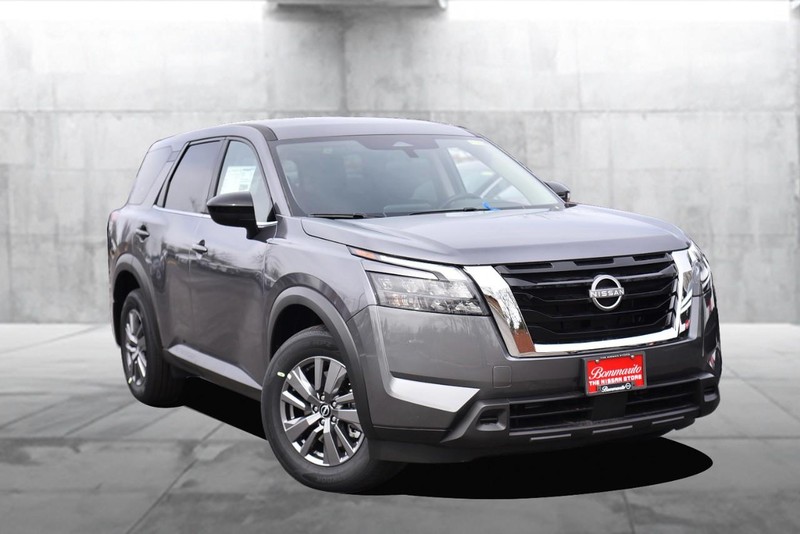 Nissan Pathfinder Vehicle Image 02