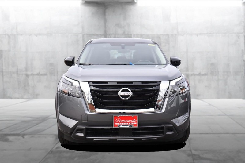 Nissan Pathfinder Vehicle Image 04