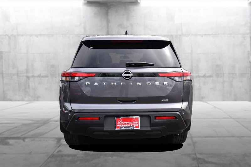 Nissan Pathfinder Vehicle Image 06