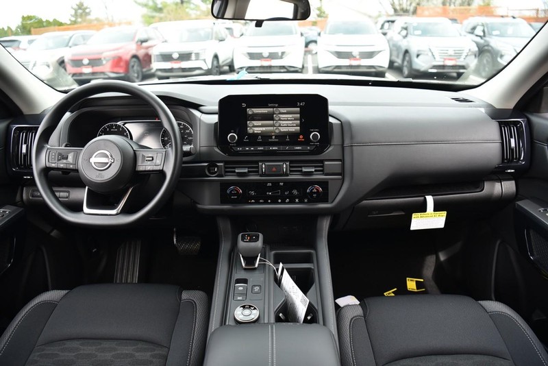 Nissan Pathfinder Vehicle Image 07