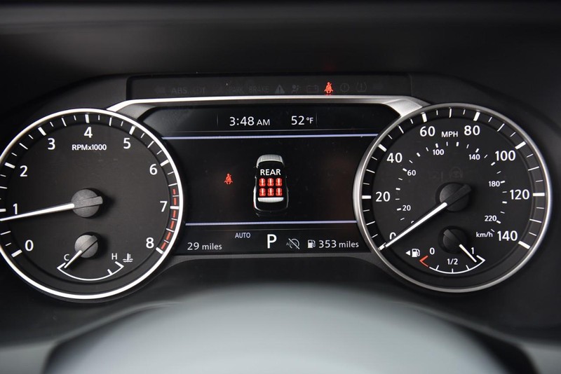 Nissan Pathfinder Vehicle Image 11
