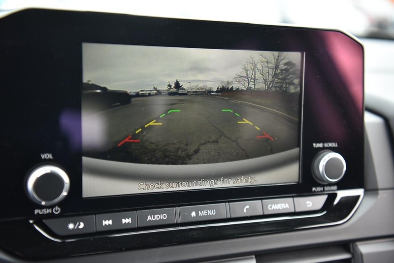 Nissan Pathfinder Vehicle Image 12