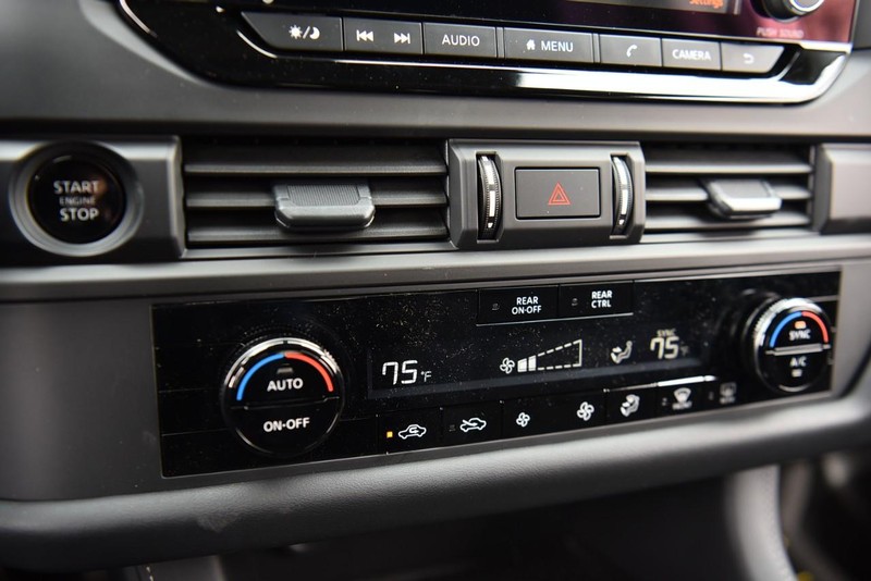 Nissan Pathfinder Vehicle Image 13