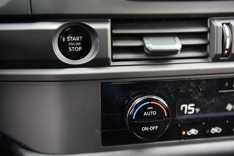 Nissan Pathfinder Vehicle Image 14