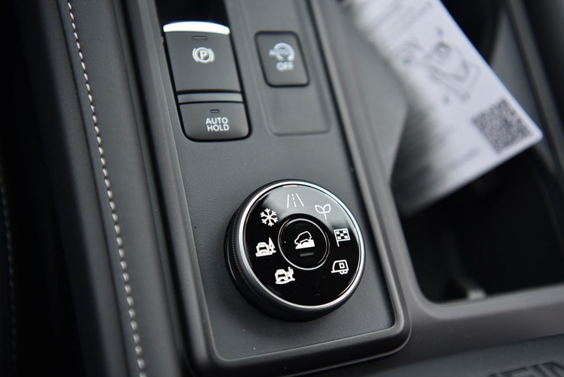 Nissan Pathfinder Vehicle Image 16