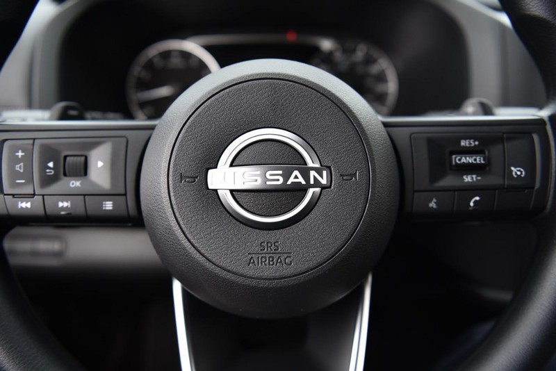 Nissan Pathfinder Vehicle Image 18