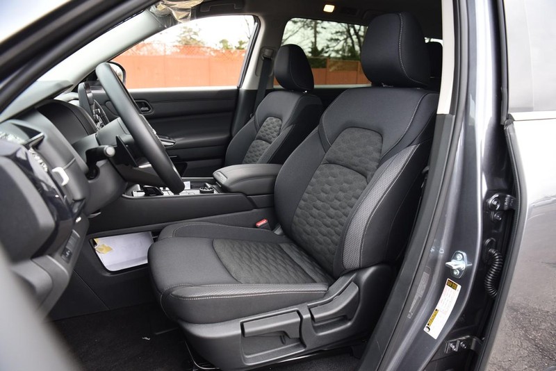 Nissan Pathfinder Vehicle Image 19