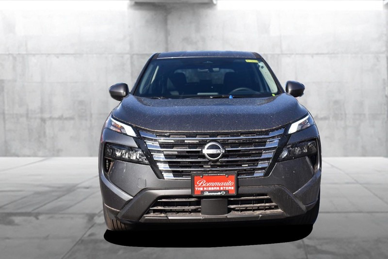 Nissan Rogue Vehicle Image 04