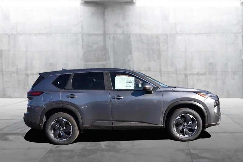 Nissan Rogue Vehicle Image 05