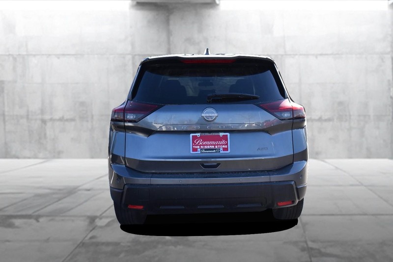 Nissan Rogue Vehicle Image 06