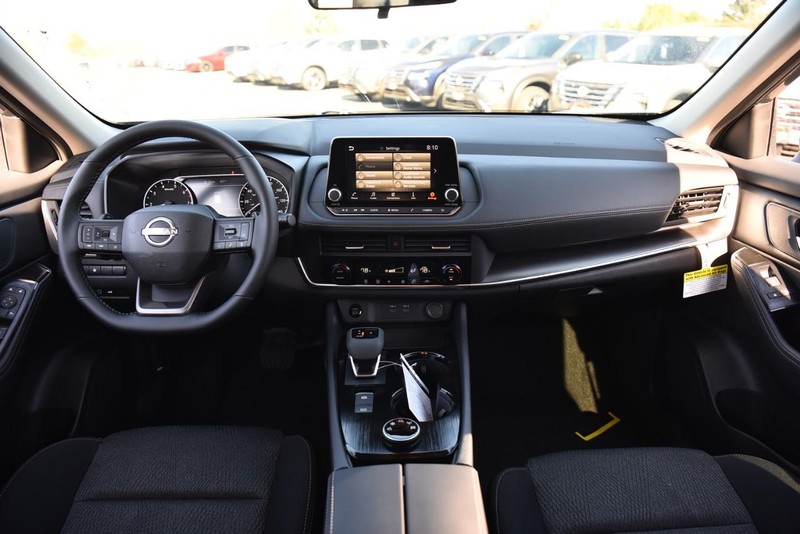 Nissan Rogue Vehicle Image 07