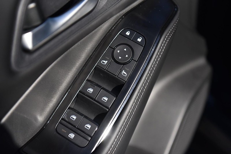 Nissan Rogue Vehicle Image 08