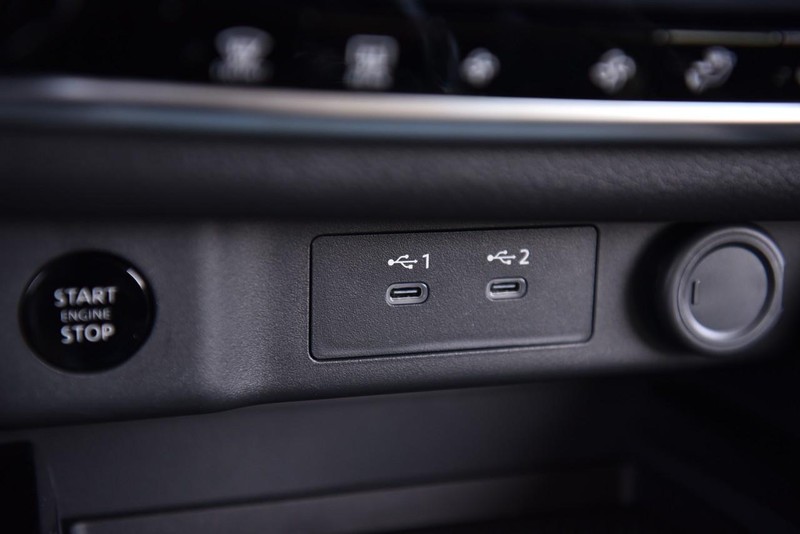 Nissan Rogue Vehicle Image 14